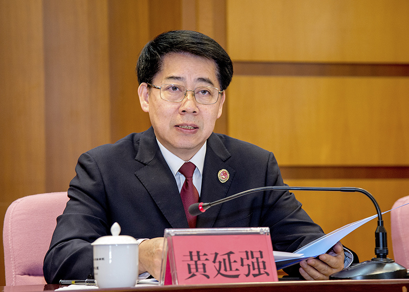 首页 队伍建设 先进典型 市检察院检察长黄延强对受表彰的集体和